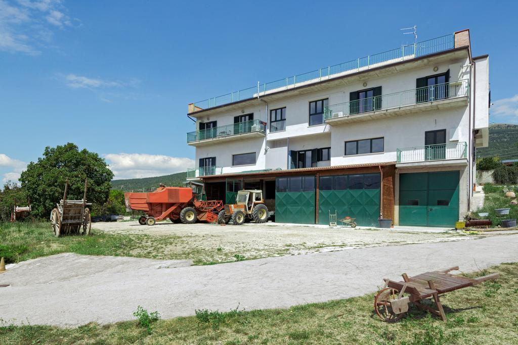 Poggio Picenze Agriturismo Statale 17 מראה חיצוני תמונה